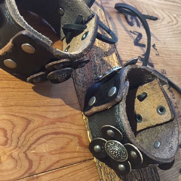 Upcycled leather cuff - Picture 2 of 8